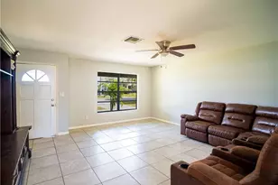 2085 E Tobago Cir, Fort Myers, FL 33905 - Photo 5
