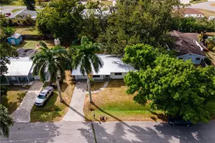 2085 E Tobago Cir, Fort Myers, FL 33905 - Photo 3