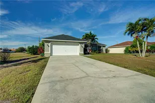 1310 NE 2nd Pl, Cape Coral, FL 33909 - Photo 3