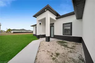 1225 NE 5th Pl, Cape Coral, FL 33909 - Photo 5