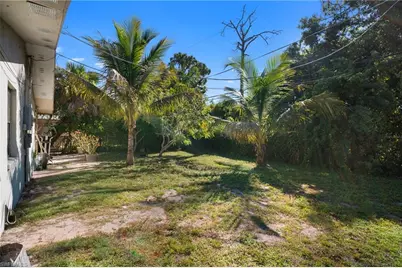 1706 Cypress Dr, Fort Myers, FL 33907 - Photo 21
