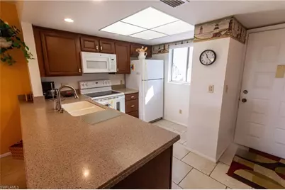 8200 Summerlin Village Cir #101, Fort Myers, FL 33919 - Photo 17