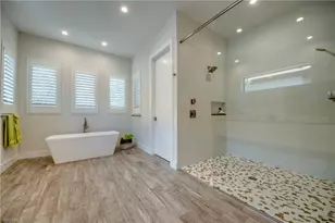 818 Montclaire Ct, Cape Coral, FL 33904 - Photo 21
