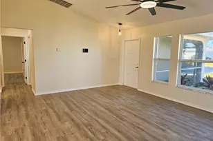 1427 SE 8th Ave, Cape Coral, FL 33990 - Photo 5