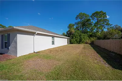 6058 S Moss Cir, Labelle, FL 33935 - Photo 3