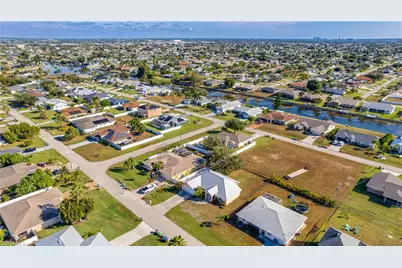 1901 SE 5th Pl, Cape Coral, FL 33990 - Photo 25