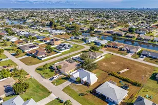 1901 SE 5th Pl, Cape Coral, FL 33990 - Photo 25