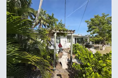 11242 Matlacha Ave, Matlacha, FL 33993 - Photo 23