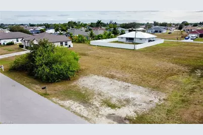 110 NE 11th Ln, Cape Coral, FL 33909 - Photo 5