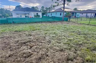 748 Chestnut St E, Lehigh Acres, FL 33974 - Photo 25