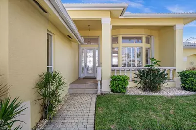 264 Bayshore Dr, Cape Coral, FL 33904 - Photo 9