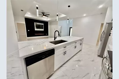 684 Kingsbury St E, Lehigh Acres, FL 33974 - Photo 5