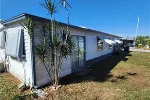 110 Gaslight Ave, North Fort Myers, FL 33917 - Photo 9