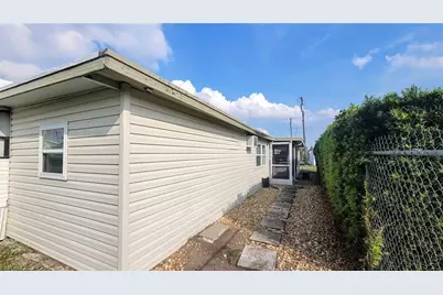 1339 Old Lakeport Rd #30B, Moore Haven, FL 33471 - Photo 3