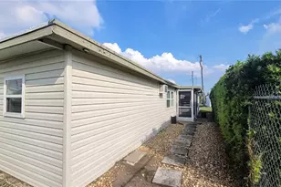 1339 Old Lakeport Rd, Moore Haven, FL 33471 - Photo 3