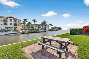 801 River Point Dr, Naples, FL 34102 - Photo 31