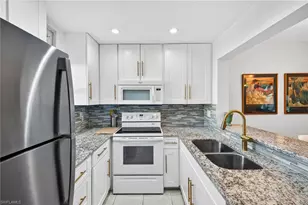 801 River Point Dr, Naples, FL 34102 - Photo 11