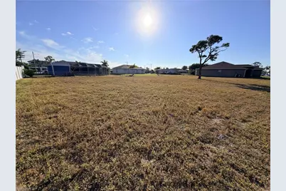 1422 SW 39th Ter, Cape Coral, FL 33914 - Photo 5