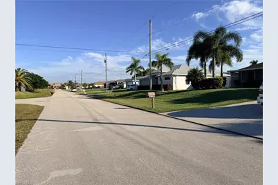 1422 SW 39th Ter, Cape Coral, FL 33914 - Photo 9