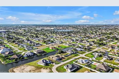 1942 SW 2nd Pl, Cape Coral, FL 33991 - Photo 37