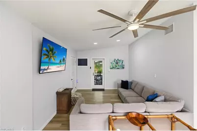 185 Hibiscus Dr, Fort Myers Beach, FL 33931 - Photo 5