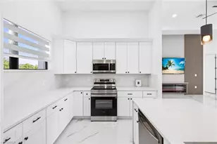 27 SW 8th Pl, Cape Coral, FL 33991 - Photo 13