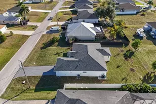 1010 NW 8th Pl, Cape Coral, FL 33993 - Photo 35