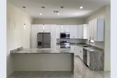 194 Yager Cir, Fort Myers, FL 33913 - Photo 5