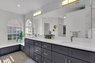 613 SE 19th Ln, Cape Coral, FL 33990 - Photo 23