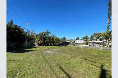 12135 Hibiscus Dr, Fort Myers, FL 33908 - Photo 15