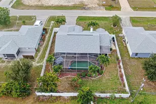 723 SE 9th Ave, Cape Coral, FL 33990 - Photo 35