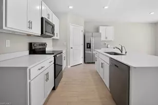 553 Kingsbury Ln, Lehigh Acres, FL 33974 - Photo 13