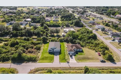 553 Kingsbury Ln, Lehigh Acres, FL 33974 - Photo 5