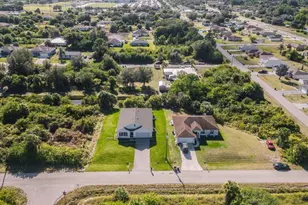 553 Kingsbury Ln, Lehigh Acres, FL 33974 - Photo 5