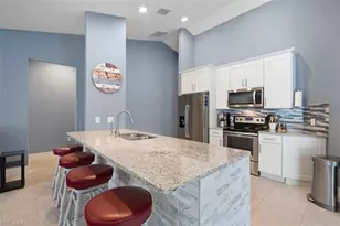 825 SE 5th Pl, Cape Coral, FL 33990 - Photo 7