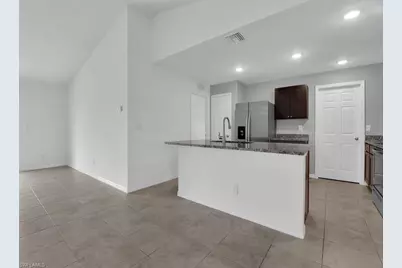 820 NE 44th Ln, Cape Coral, FL 33909 - Photo 5