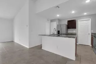 820 NE 44th Ln, Cape Coral, FL 33909 - Photo 5