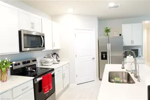 413 SE 4th St, Cape Coral, FL 33990 - Photo 9