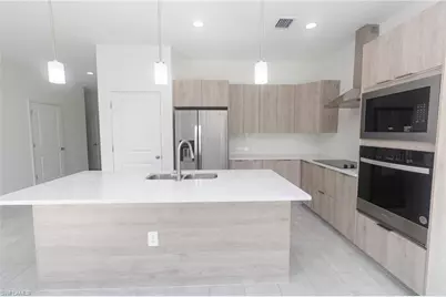 1032 Hilton Ct, Labelle, FL 33935 - Photo 5