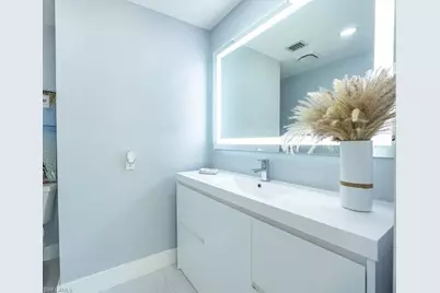 7345 N Oakmont Dr, Hialeah, FL 33015 - Photo 13