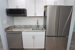 8109 Country Rd, Fort Myers, FL 33919 - Photo 9