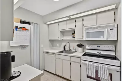 8081 S Woods Cir #8, Fort Myers, FL 33919 - Photo 11