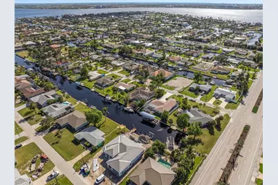 807 Montclaire Ct, Cape Coral, FL 33904 - Photo 37