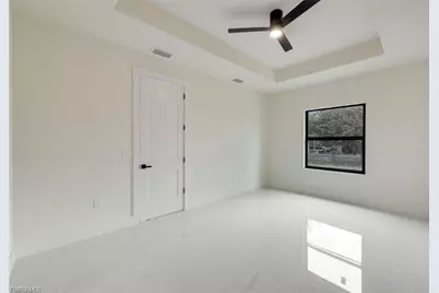 2212 NE 5th Pl, Cape Coral, FL 33909 - Photo 15
