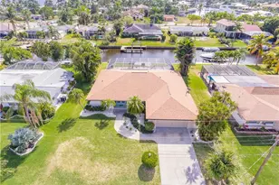 1424 Windsor Ct, Cape Coral, FL 33904 - Photo 3