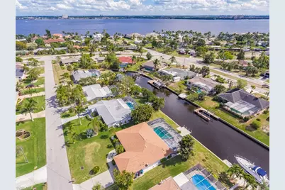 1424 Windsor Ct, Cape Coral, FL 33904 - Photo 31