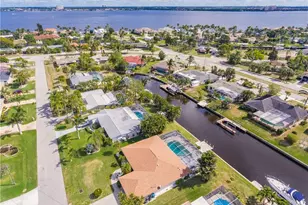 1424 Windsor Ct, Cape Coral, FL 33904 - Photo 31