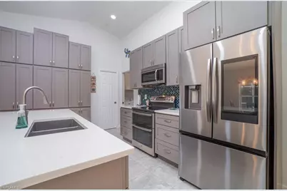 844 SW 17th Ter, Cape Coral, FL 33991 - Photo 5