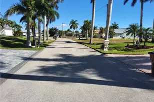 2616 SW 41st St, Cape Coral, FL 33914 - Photo 3