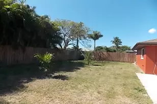 854 SE 41st St, Cape Coral, FL 33904 - Photo 3